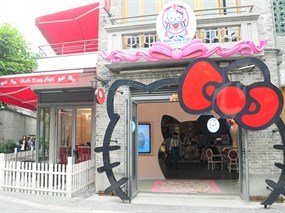 hello kitty cafe